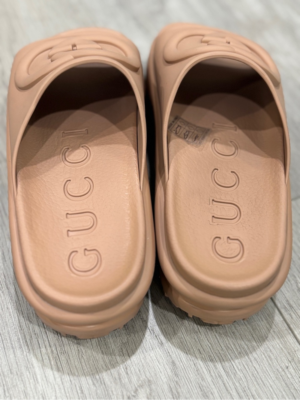 Gucci Logo Slide Sandals - Picture 2 of 8